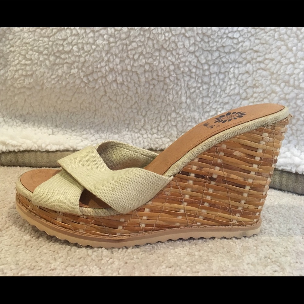 Cream Wedges